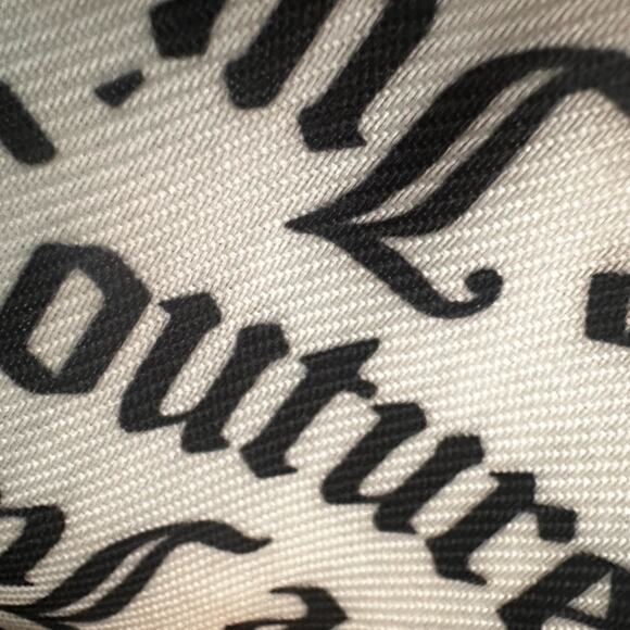 Juicy Couture mini purse cute fuzzy pink purse in perfect condition - Picture 5 of 10